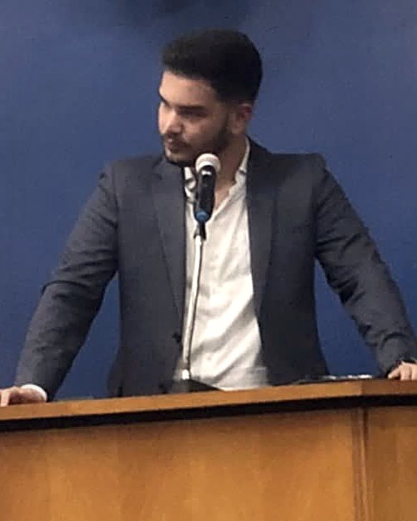 Armando Lopes Costa falando na tribuna